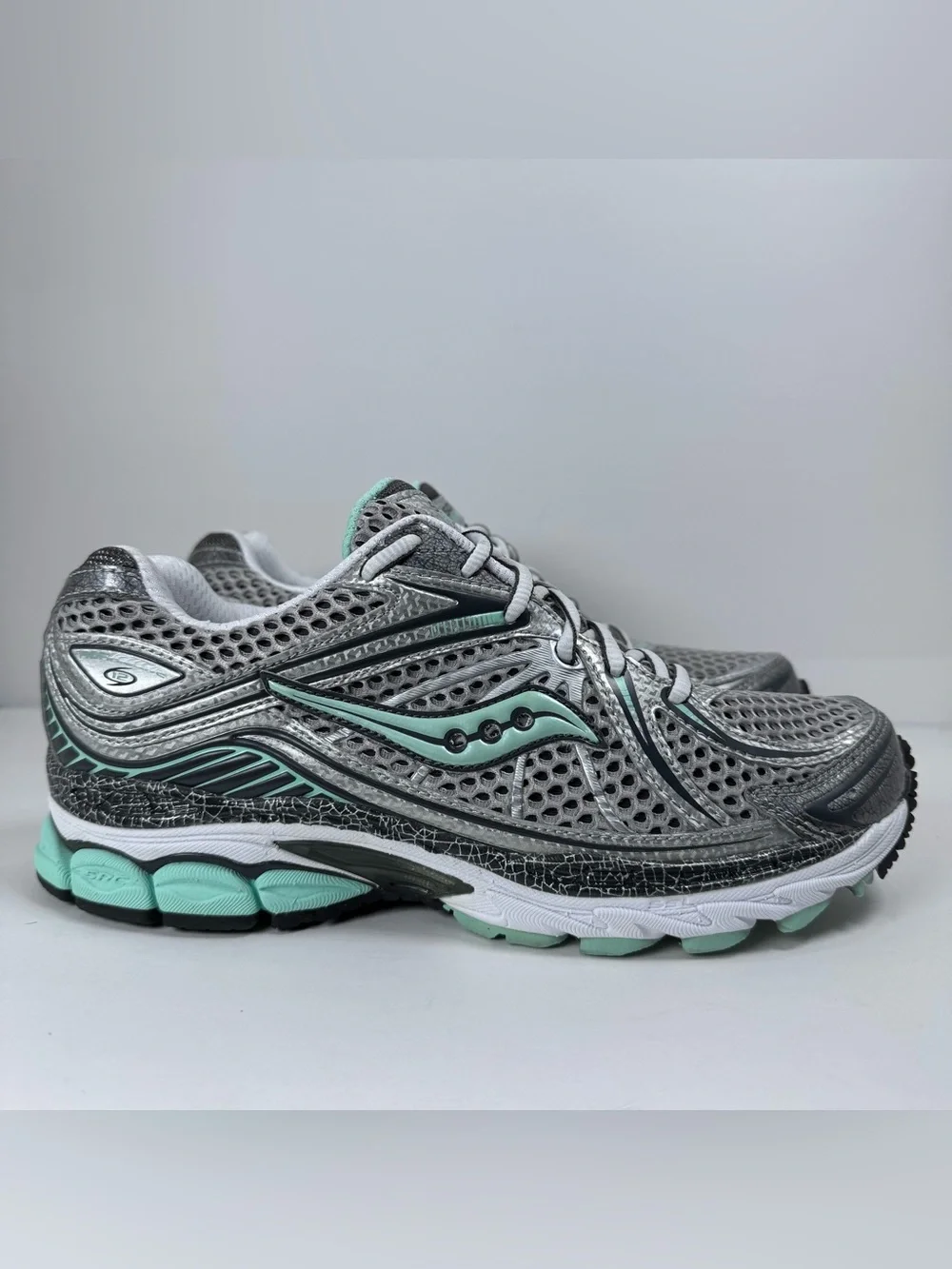 Saucony Shoes Women 9  ProGrid Hurricane 12  Silver Green Running Walking Active